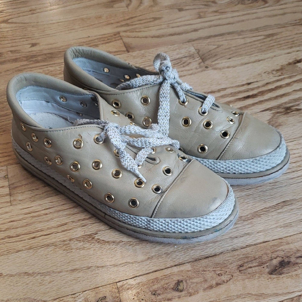 (7B) Stuart Weitzman Lace Up Shoes Metallic Grommet Contemporary Quiet Luxury